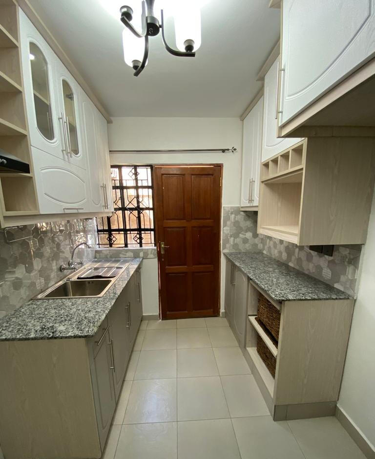 Contemporary Two Toned Kitchens