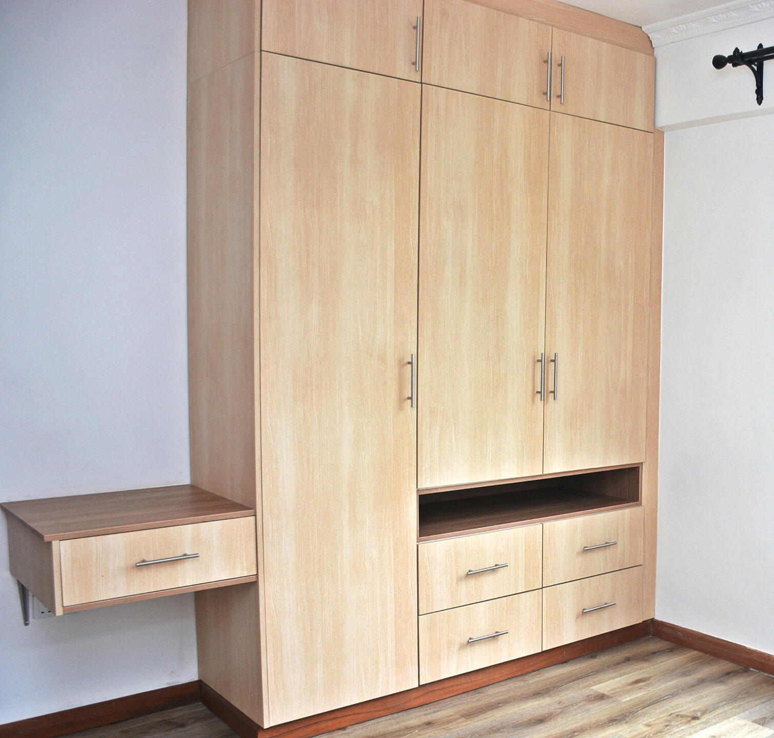 Custom bedroom cabinet / wardrobe
