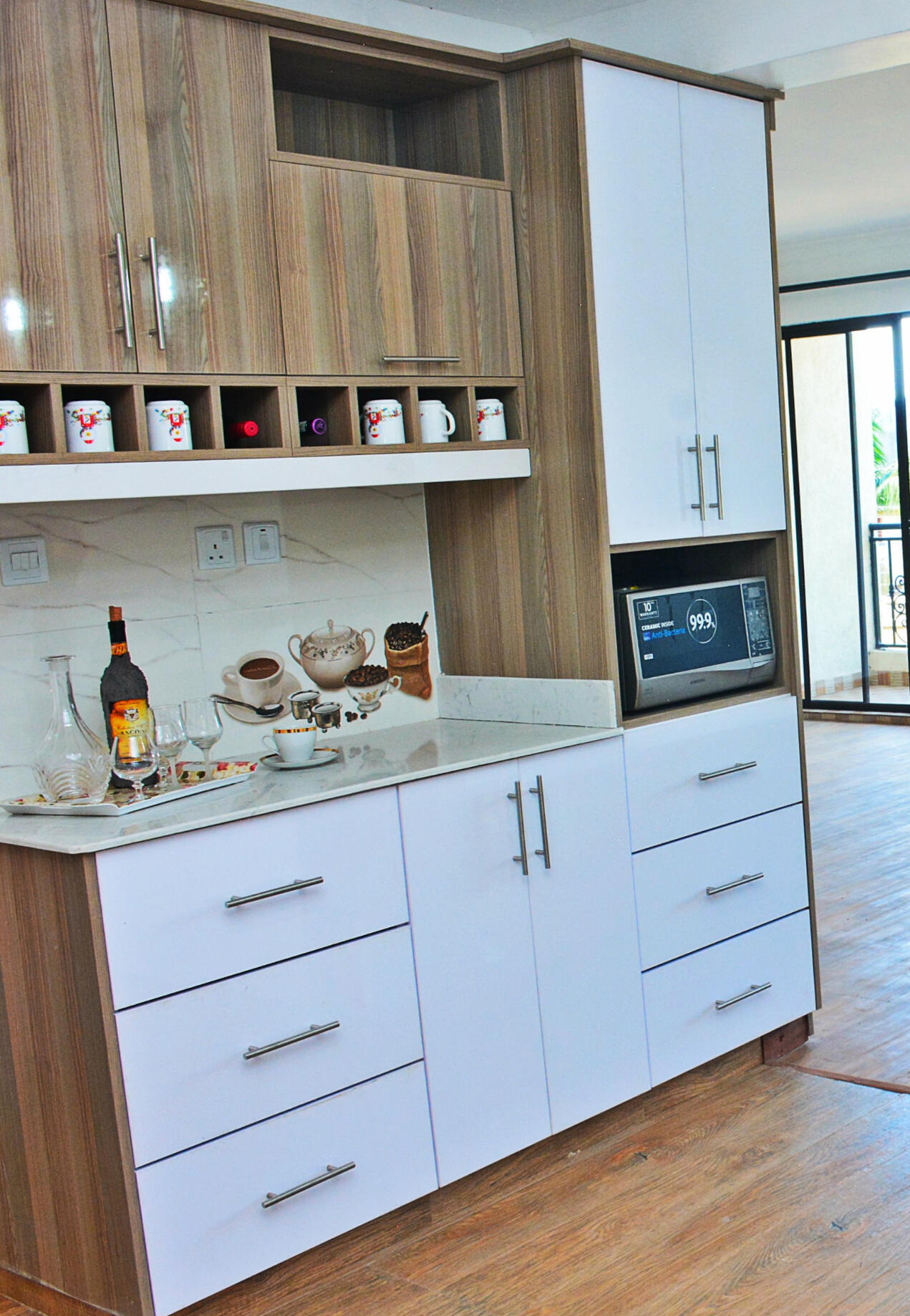 Lacquer cabinets with white quartz countertops